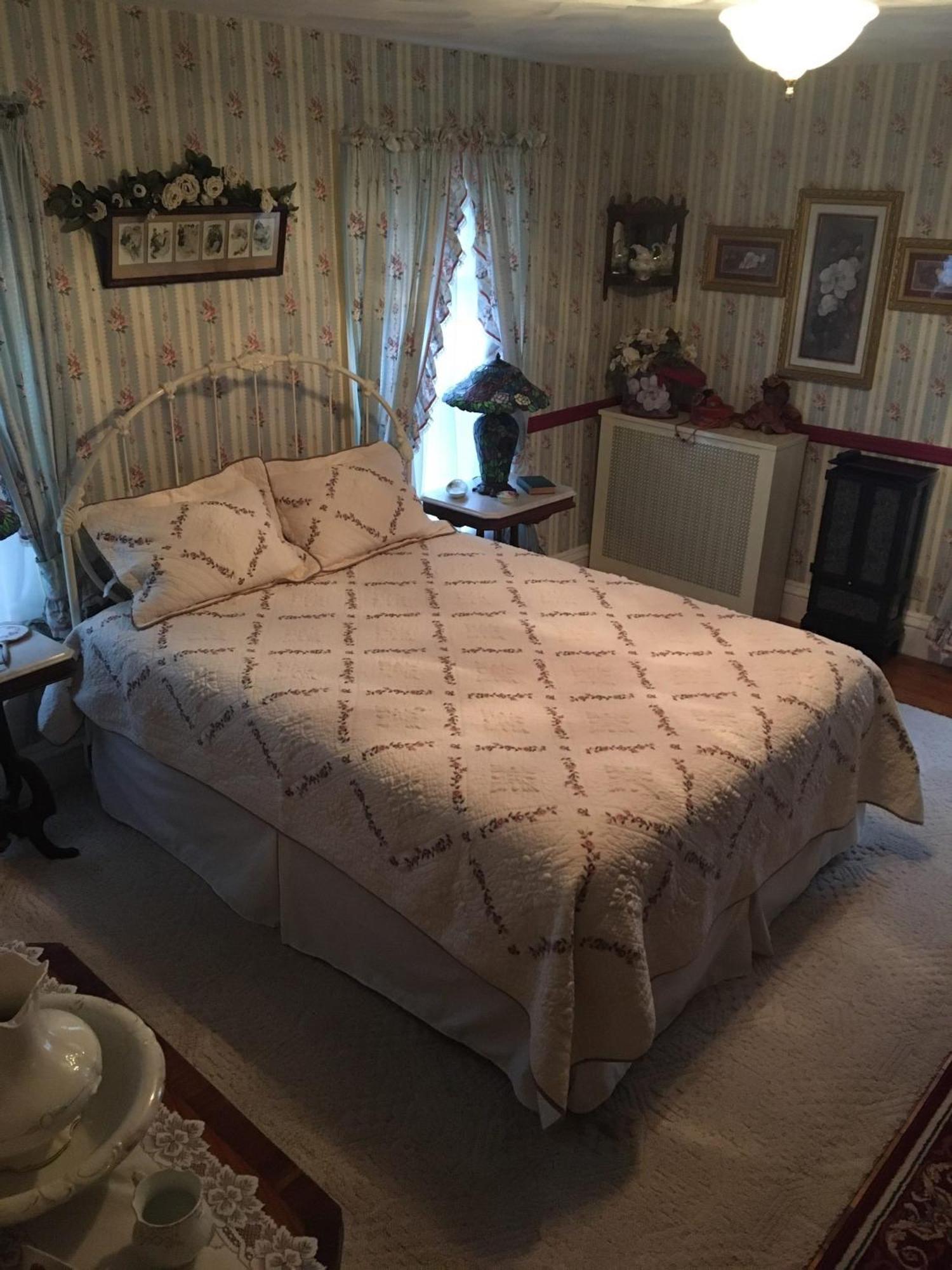 Raindrops On Roses Bed & Breakfast Herkimer Exteriör bild